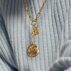 18kGold plated bronze necklace with double pendant detail and encrusted crystals